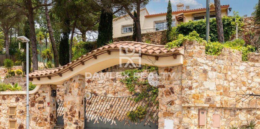 Dom w Lloret de Mar, Girona, Hiszpania 4 sypialnie, 304 mkw. nr 177153