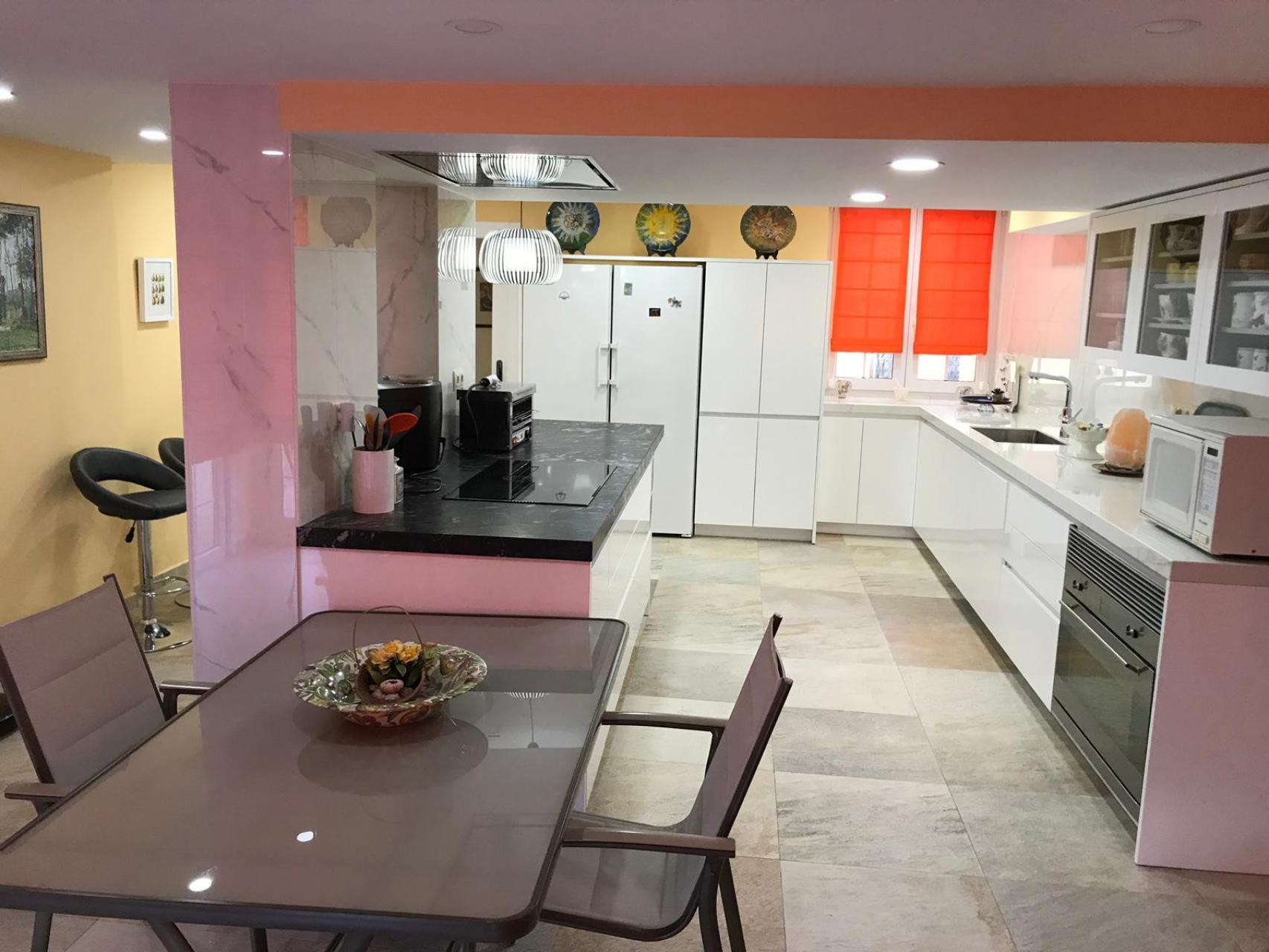 Huvila Alicante, Espanja 6 makuuhuonetta, 545 m2 No. 142956