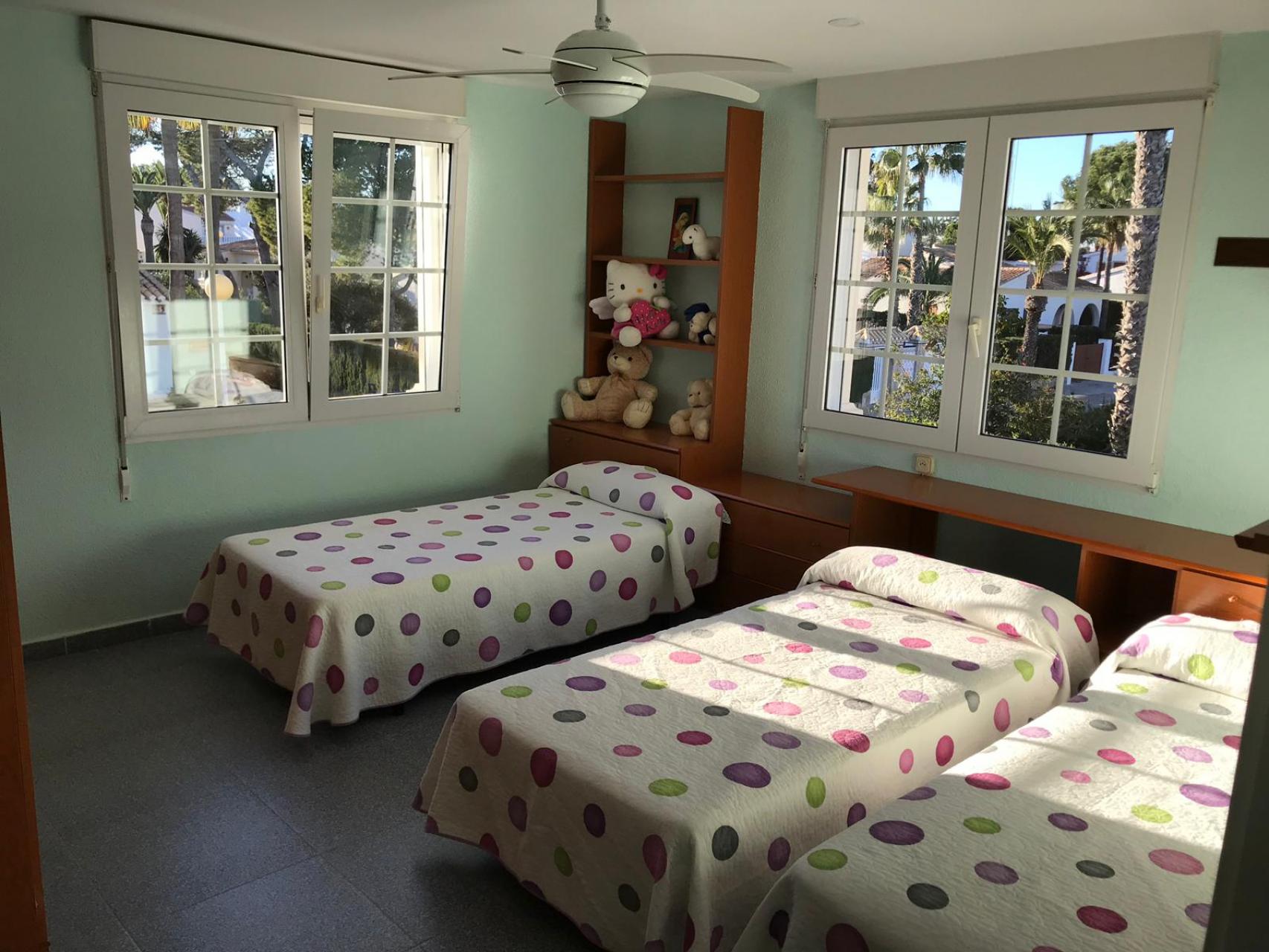 Huvila Alicante, Espanja 6 makuuhuonetta, 545 m2 No. 142956