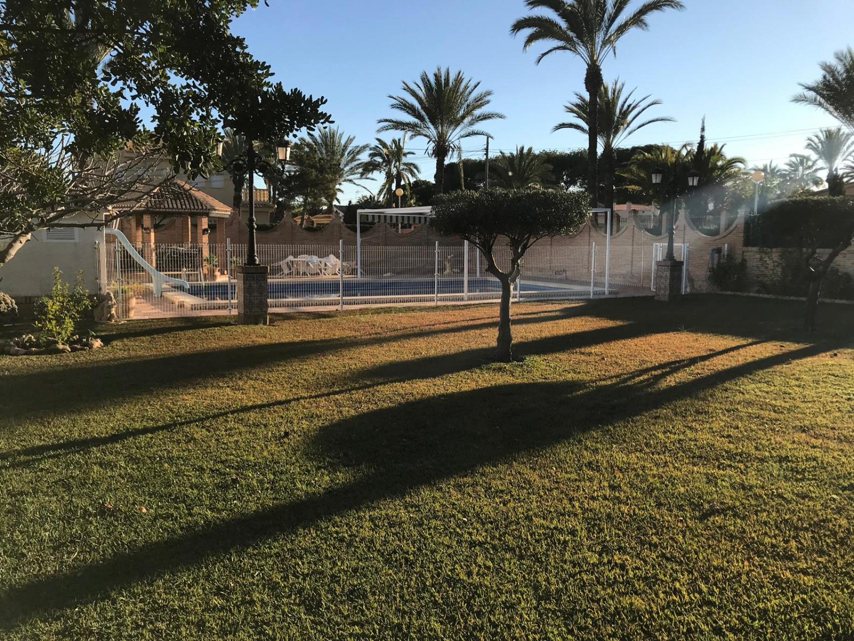Huvila Alicante, Espanja 6 makuuhuonetta, 545 m2 No. 142956