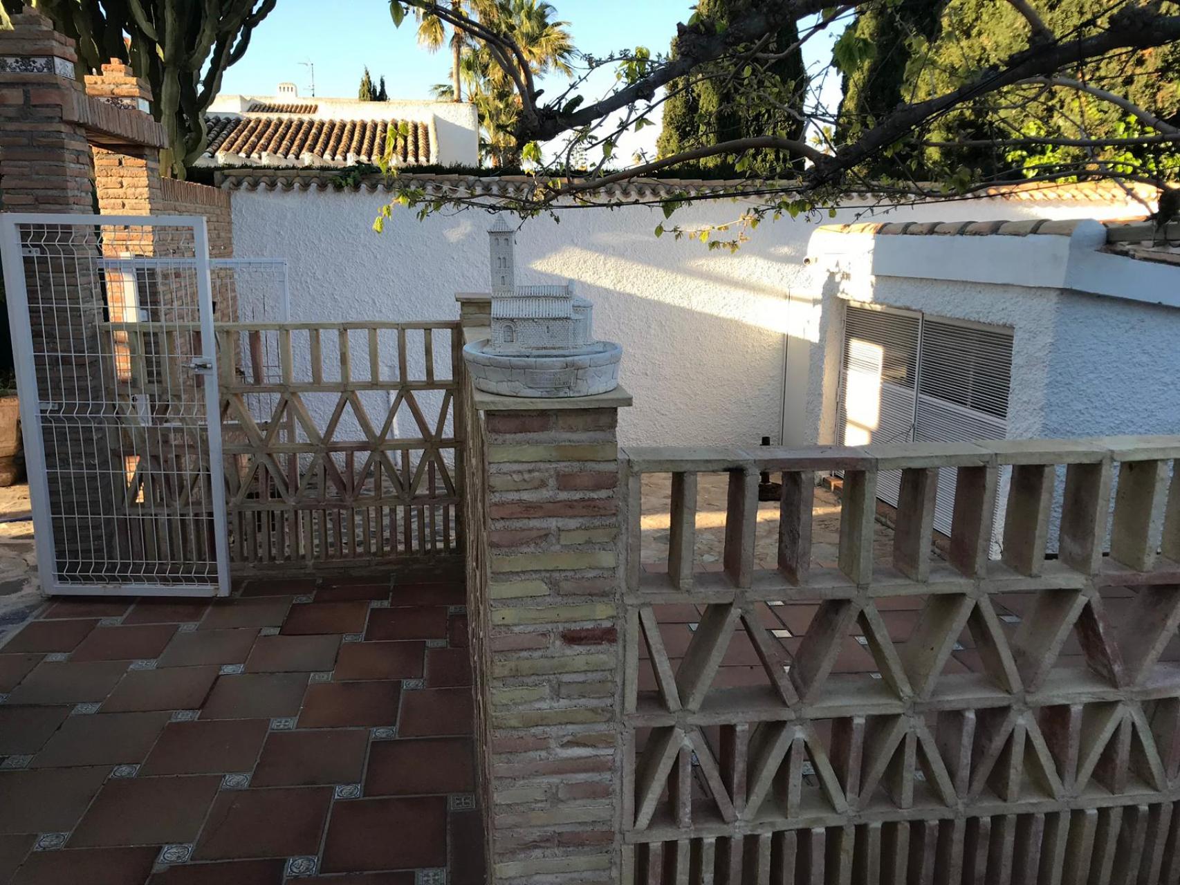 Huvila Alicante, Espanja 6 makuuhuonetta, 545 m2 No. 142956