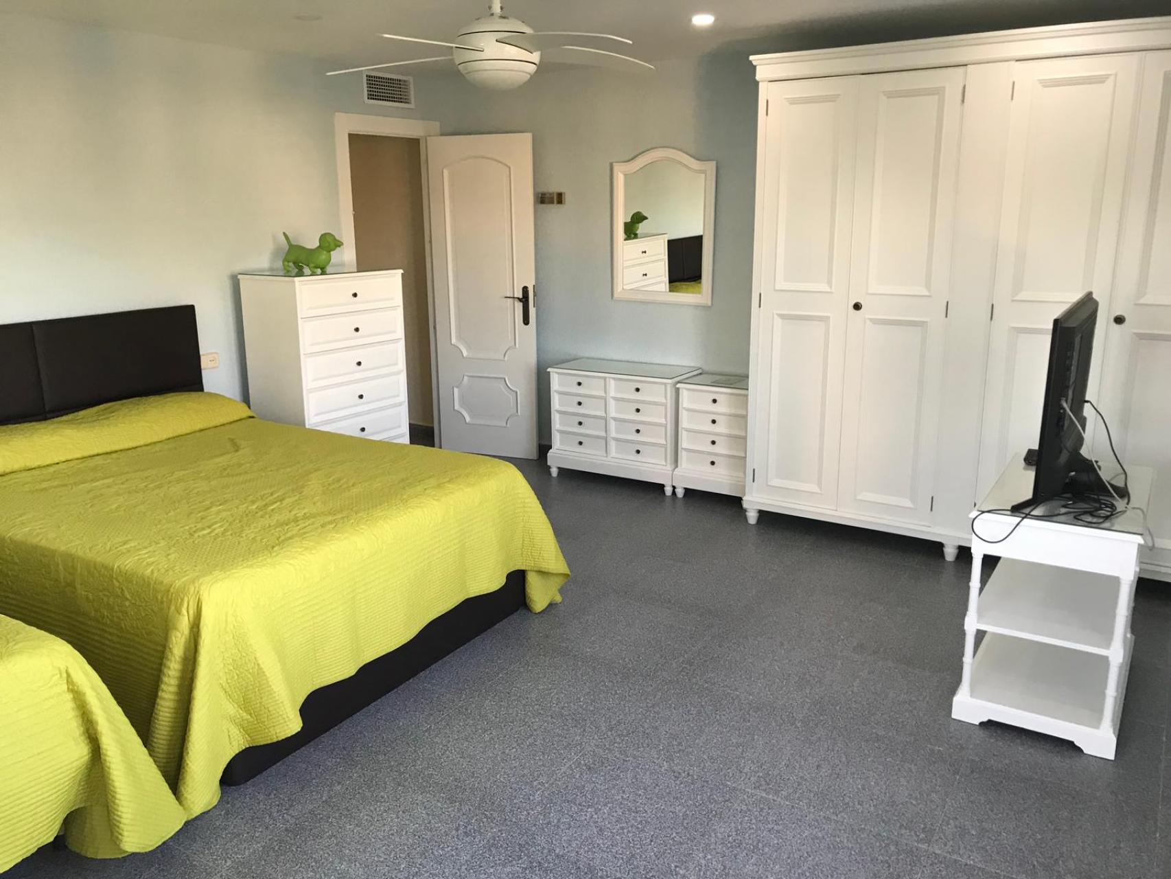 Huvila Alicante, Espanja 6 makuuhuonetta, 545 m2 No. 142956