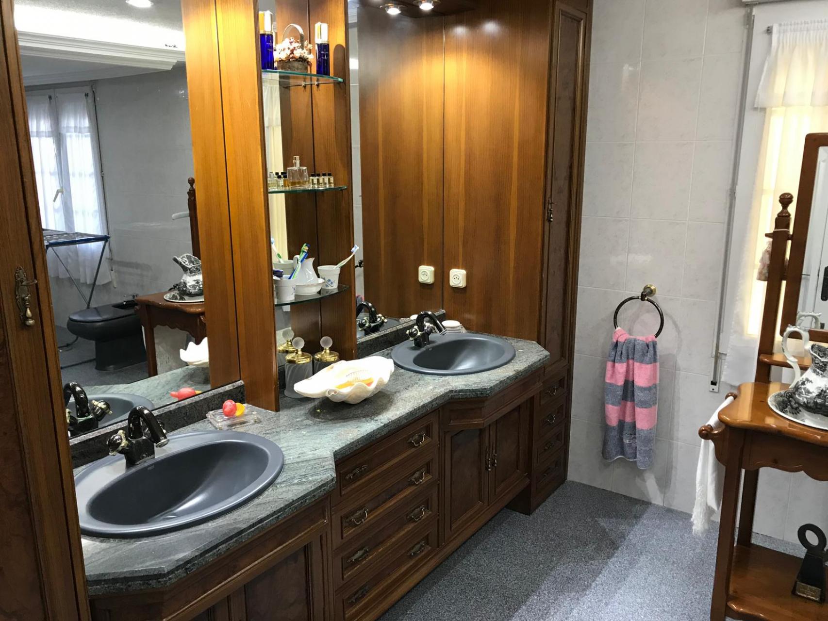 Huvila Alicante, Espanja 6 makuuhuonetta, 545 m2 No. 142956