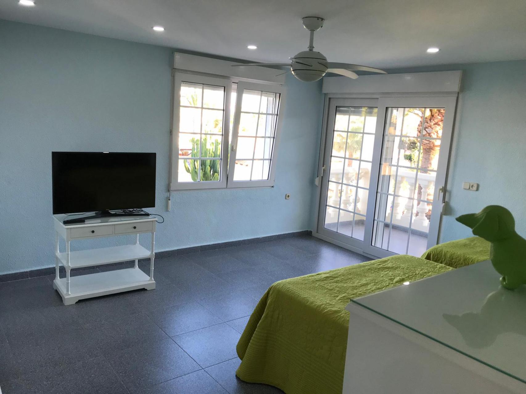 Huvila Alicante, Espanja 6 makuuhuonetta, 545 m2 No. 142956