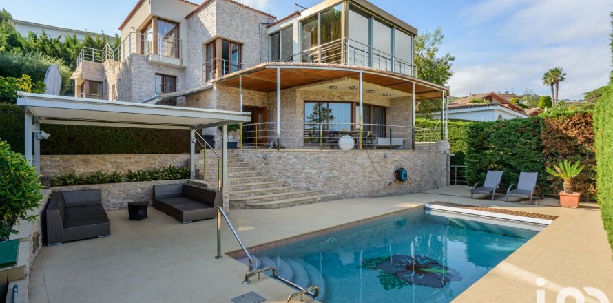 Дом в Льорет-де-Мар, Герона, Испания 4 спальни, 352м2 №153783