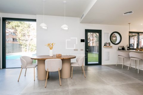 Villa for sale in Gava, Barcelona, Spain 3 bedrooms, 231 sq.m. No. 150306 - photo 13