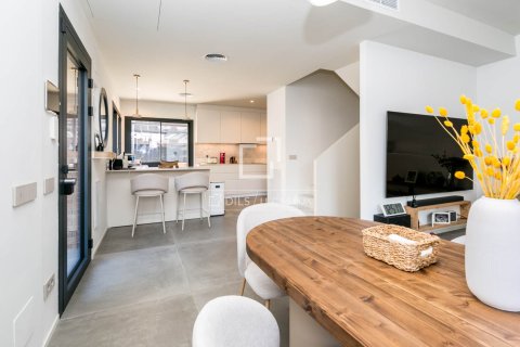 Villa for sale in Gava, Barcelona, Spain 3 bedrooms, 231 sq.m. No. 150306 - photo 17