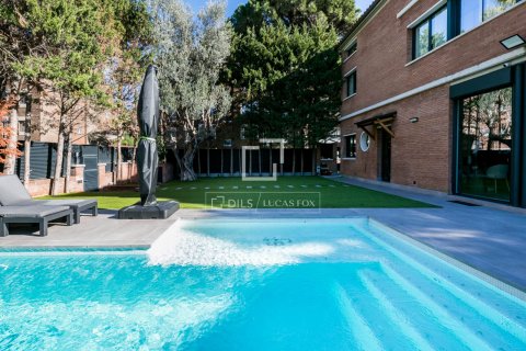 Villa for sale in Gava, Barcelona, Spain 3 bedrooms, 231 sq.m. No. 150306 - photo 3