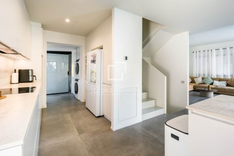 Villa for sale in Gava, Barcelona, Spain 3 bedrooms, 231 sq.m. No. 150306 - photo 22