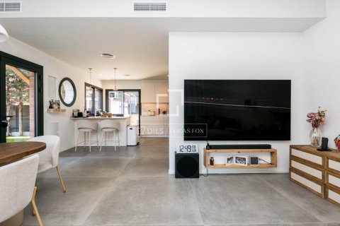 Villa for sale in Gava, Barcelona, Spain 3 bedrooms, 231 sq.m. No. 150306 - photo 12