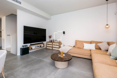 Villa for sale in Gava, Barcelona, Spain 3 bedrooms, 231 sq.m. No. 150306 - photo 11