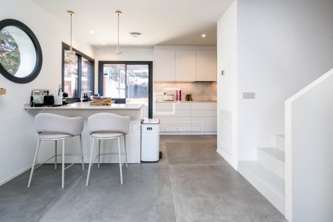 Villa for sale in Gava, Barcelona, Spain 3 bedrooms, 231 sq.m. No. 150306 - photo 18