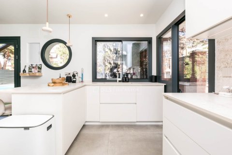 Villa for sale in Gava, Barcelona, Spain 3 bedrooms, 231 sq.m. No. 150306 - photo 19