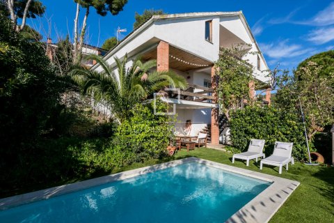 Villa a Castelldefels, Barcelona, Spagna 4 camere da letto, 406 mq. N° 150303