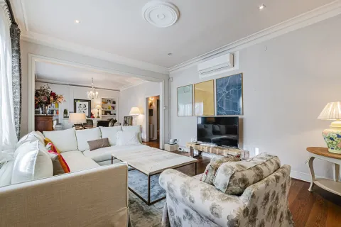 Apartamento en venta en Barcelona, España 4 dormitorios, No. 141144 - foto 2