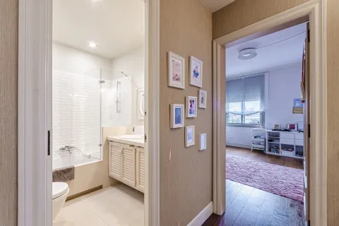 Apartamento en venta en Barcelona, España 4 dormitorios, No. 141144 - foto 19