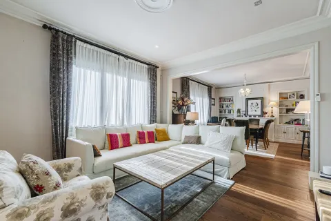 Apartamento en venta en Barcelona, España 4 dormitorios, No. 141144 - foto 1