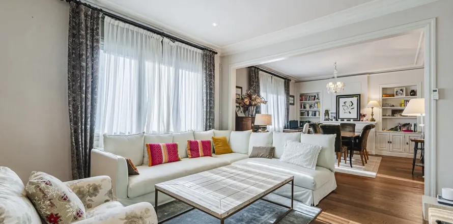 Apartamento en Barcelona, España 4 dormitorios, No. 141144