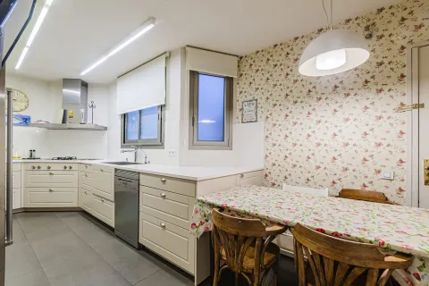 Apartamento en venta en Barcelona, España 4 dormitorios, No. 141144 - foto 9