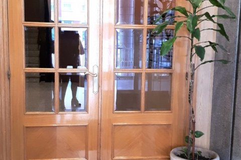 Apartamento en alquiler en León, España 2 dormitorios, 86 m2 No. 195758 - foto 4