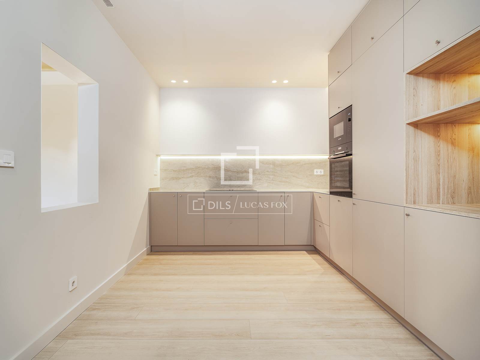 Huoneisto Barcelona, Espanja 3 makuuhuonetta, 142 m2 No. 192777