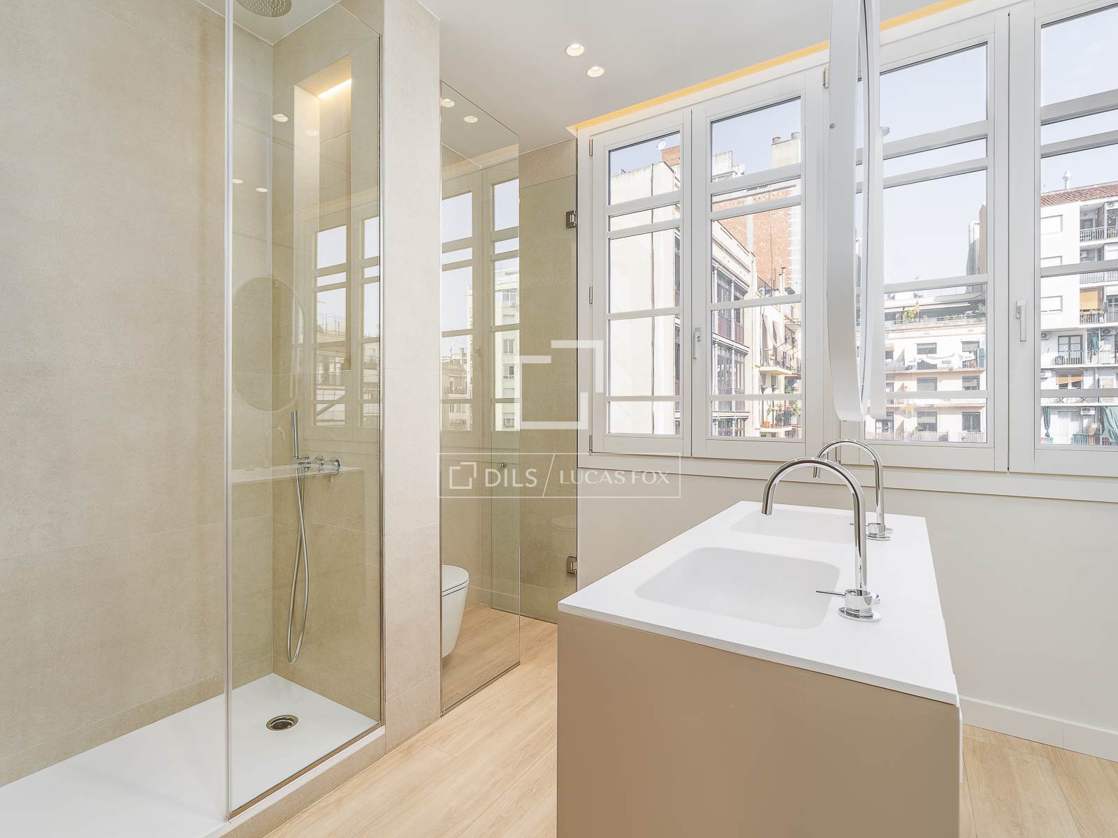 Huoneisto Barcelona, Espanja 3 makuuhuonetta, 142 m2 No. 192777