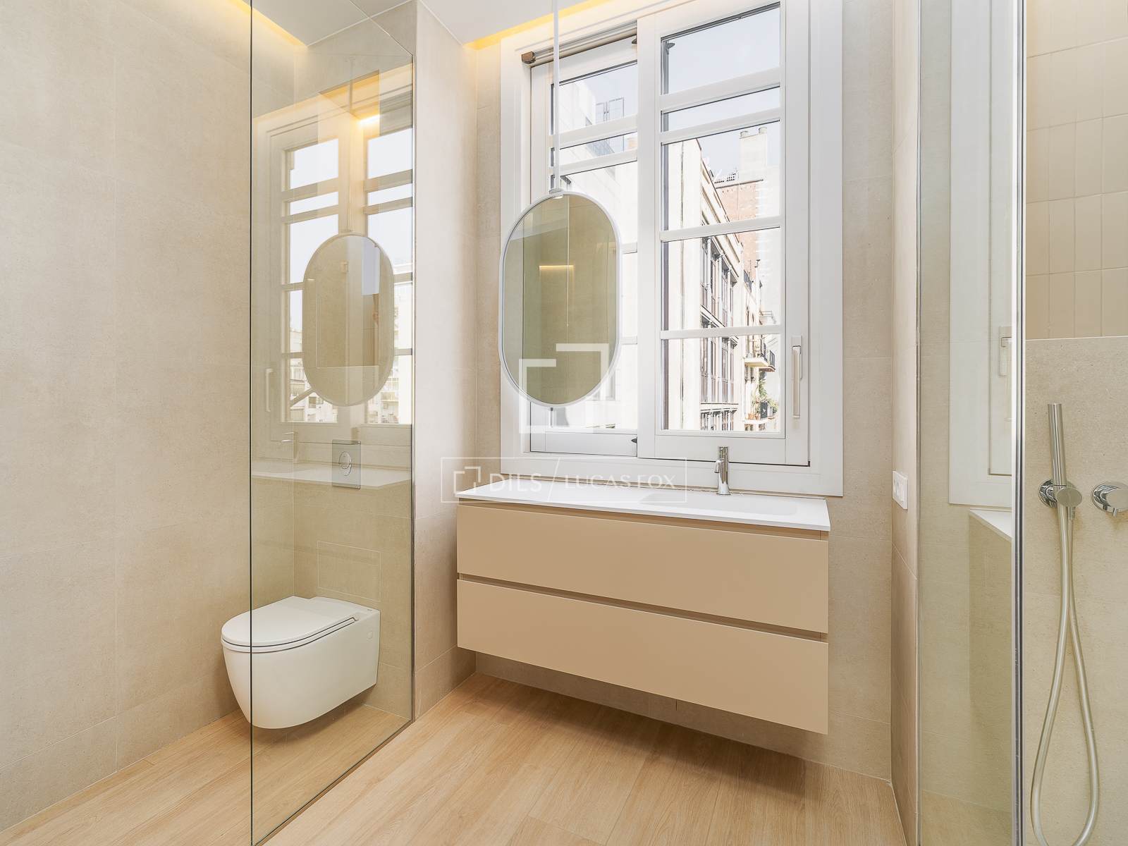 Huoneisto Barcelona, Espanja 3 makuuhuonetta, 142 m2 No. 192777