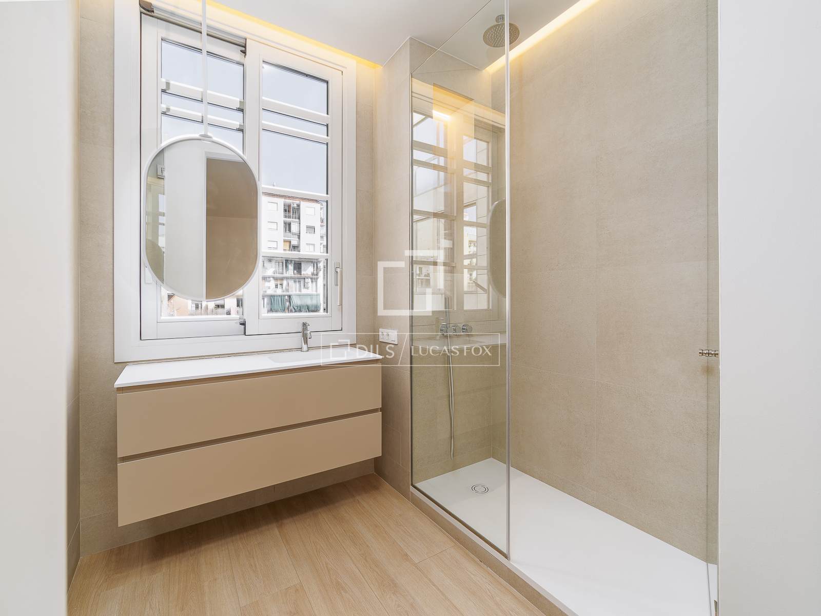 Huoneisto Barcelona, Espanja 3 makuuhuonetta, 142 m2 No. 192777