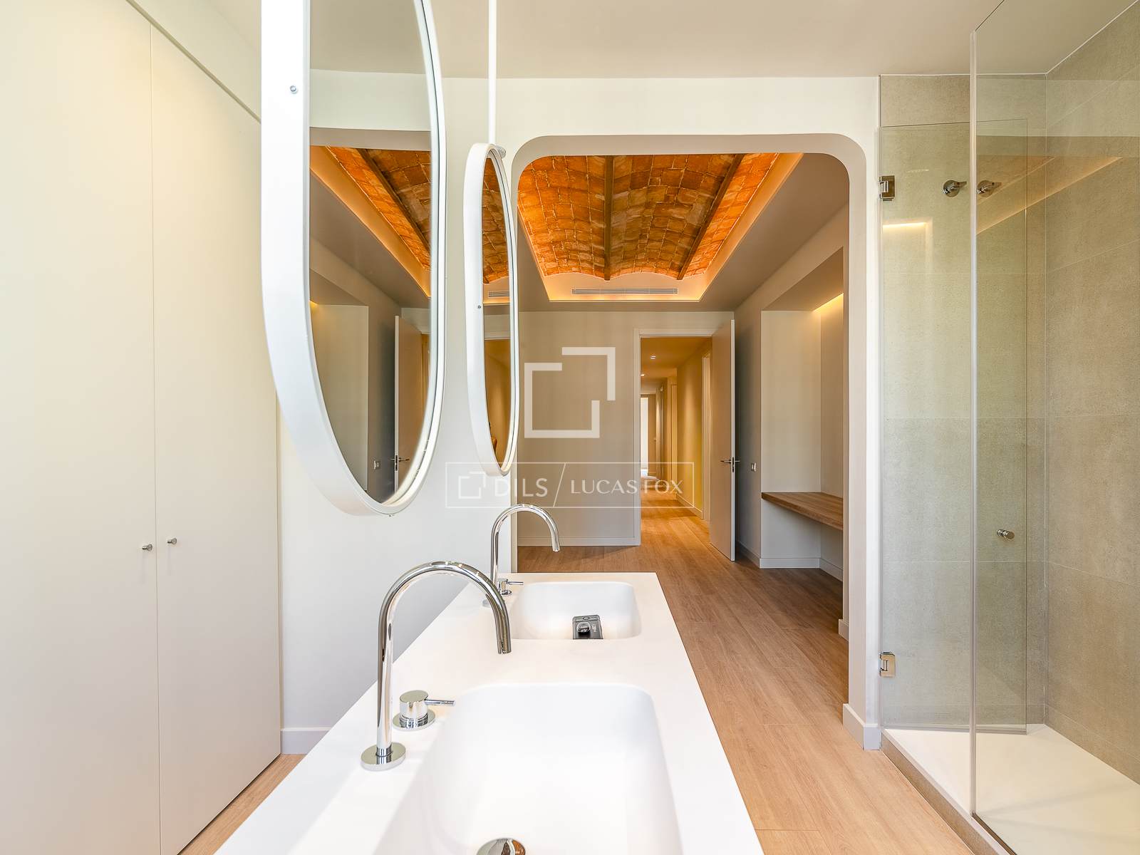 Huoneisto Barcelona, Espanja 3 makuuhuonetta, 142 m2 No. 192777