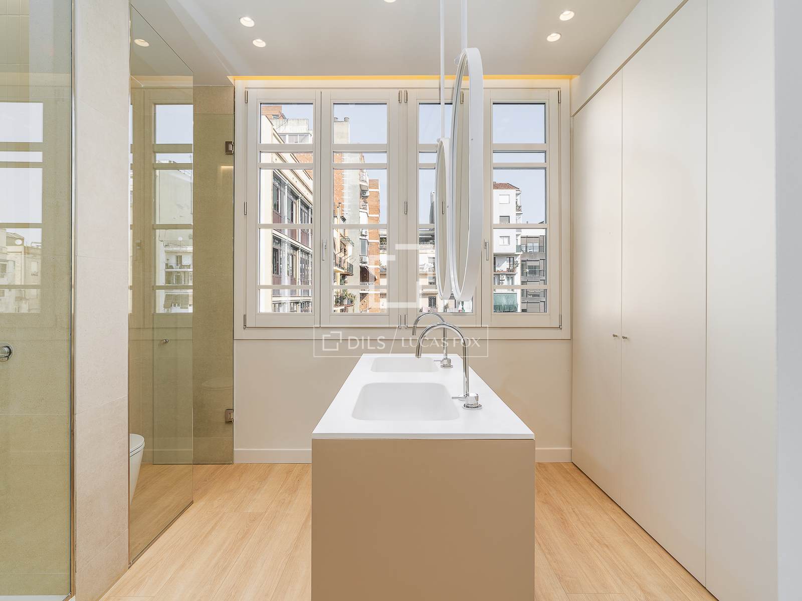 Huoneisto Barcelona, Espanja 3 makuuhuonetta, 142 m2 No. 192777