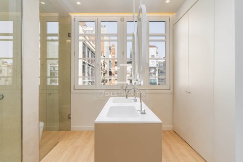Apartamento en venta en Barcelona, España 3 dormitorios, 142 m2 No. 192777 - foto 15
