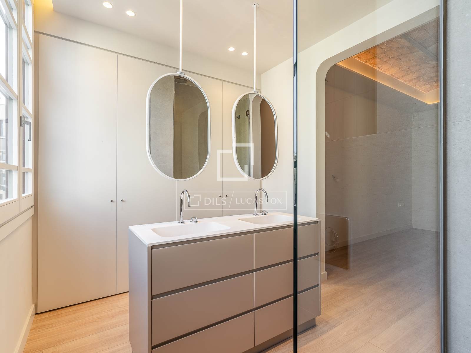 Huoneisto Barcelona, Espanja 3 makuuhuonetta, 142 m2 No. 192777