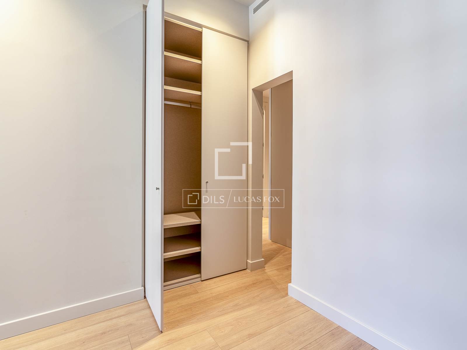 Huoneisto Barcelona, Espanja 3 makuuhuonetta, 142 m2 No. 192777