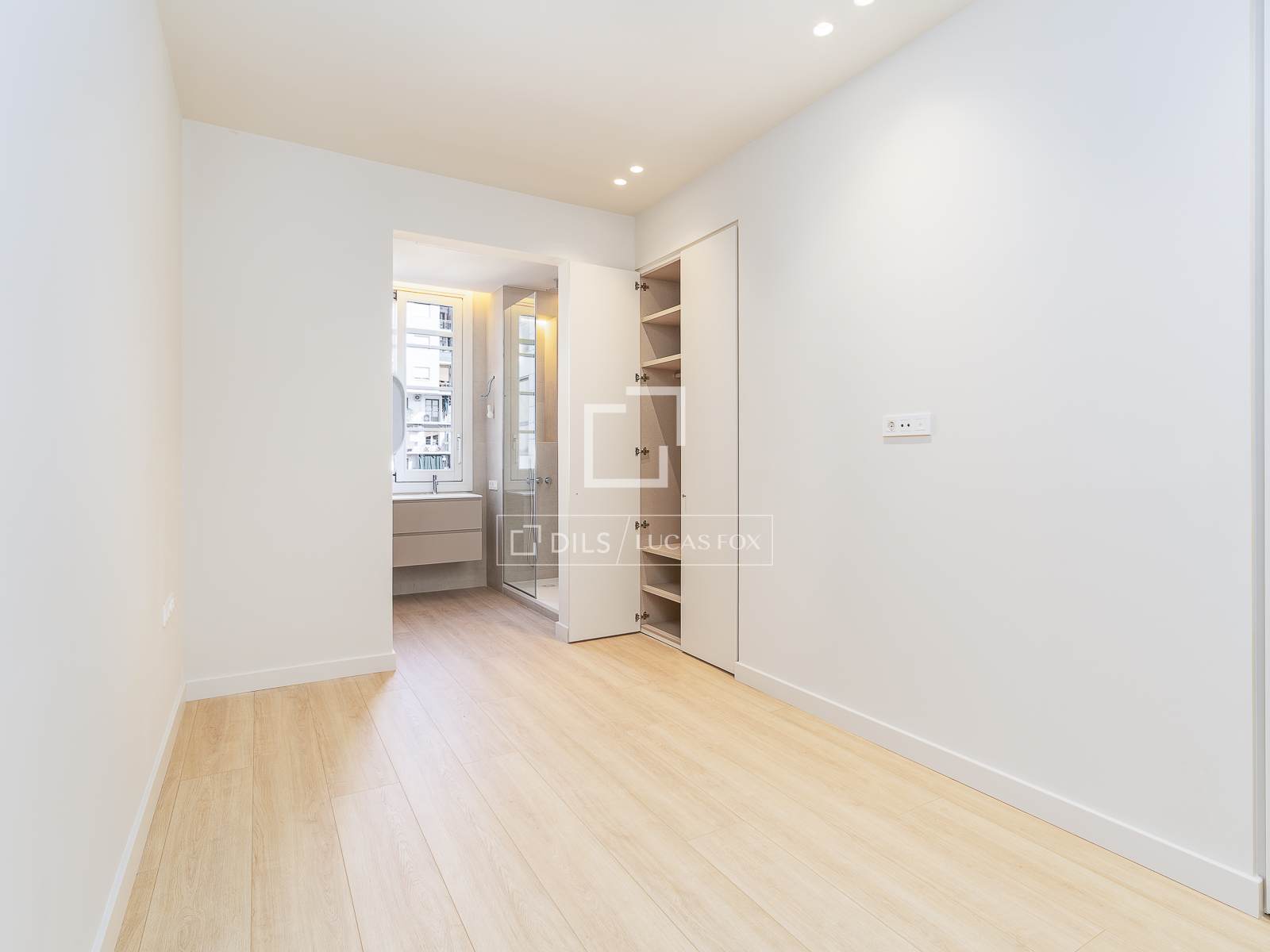 Huoneisto Barcelona, Espanja 3 makuuhuonetta, 142 m2 No. 192777