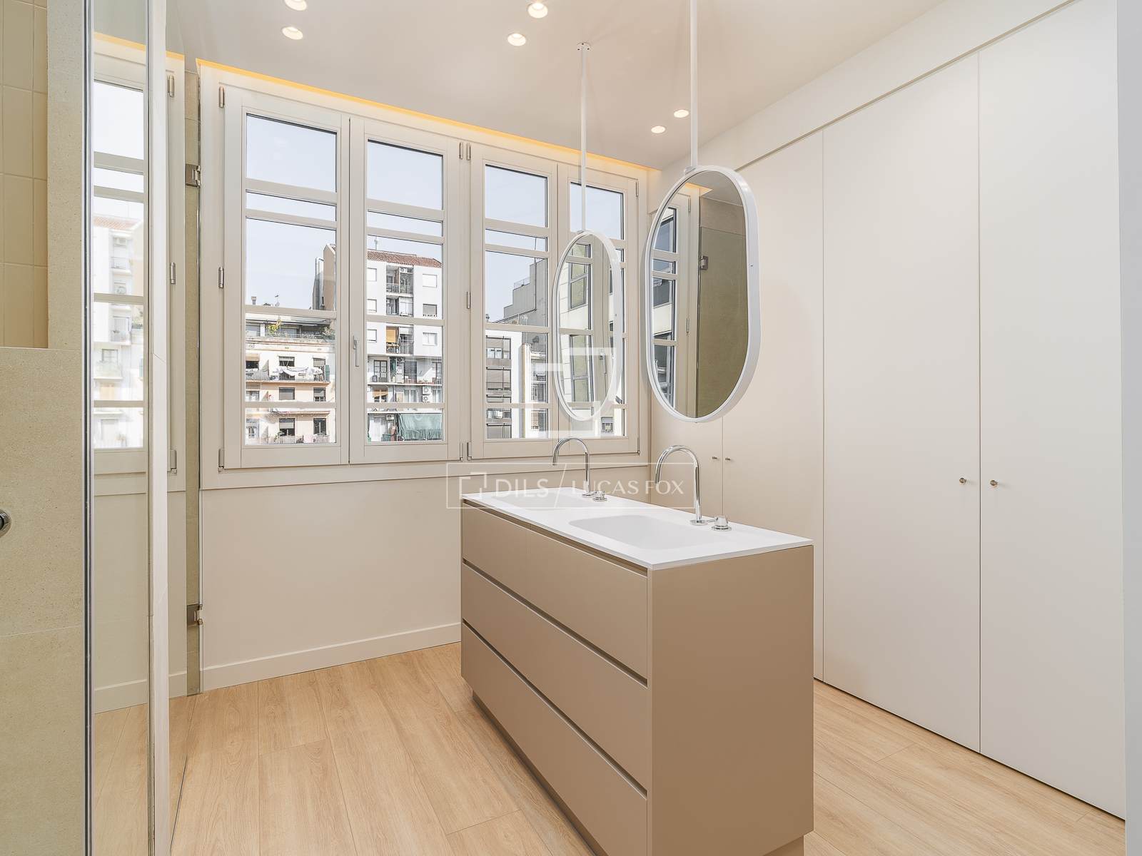 Huoneisto Barcelona, Espanja 3 makuuhuonetta, 142 m2 No. 192777