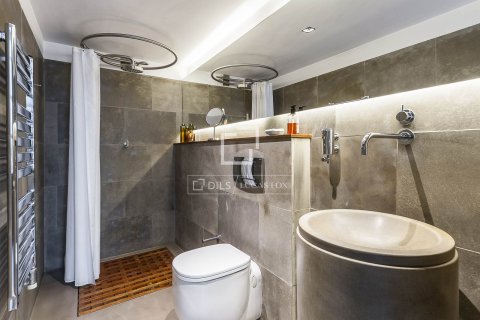 Huoneisto myytävänä Barcelona, Espanja, 2 makuuhuonetta, 162 m2 No. 192775 - kuva 27
