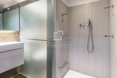 Huoneisto myytävänä Barcelona, Espanja, 2 makuuhuonetta, 162 m2 No. 192775 - kuva 25
