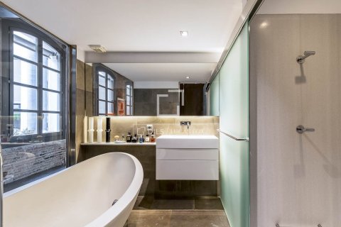 Huoneisto myytävänä Barcelona, Espanja, 2 makuuhuonetta, 162 m2 No. 192775 - kuva 23
