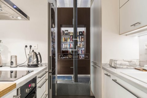 Huoneisto myytävänä Barcelona, Espanja, 2 makuuhuonetta, 162 m2 No. 192775 - kuva 10