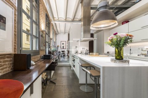Huoneisto myytävänä Barcelona, Espanja, 2 makuuhuonetta, 162 m2 No. 192775 - kuva 13