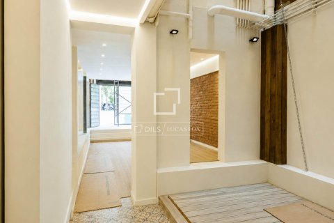 Huoneisto myytävänä Barcelona, Espanja, 3 makuuhuonetta, 132 m2 No. 192774 - kuva 19