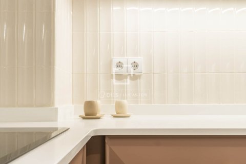 Huoneisto myytävänä Barcelona, Espanja, 3 makuuhuonetta, 119 m2 No. 192776 - kuva 13