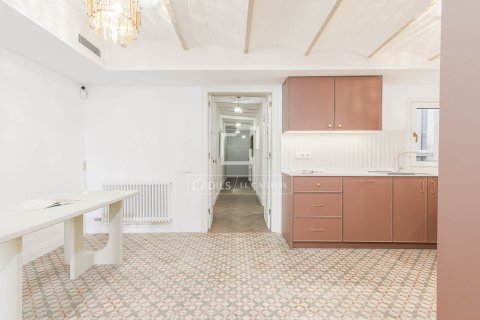 Huoneisto myytävänä Barcelona, Espanja, 3 makuuhuonetta, 119 m2 No. 192776 - kuva 11