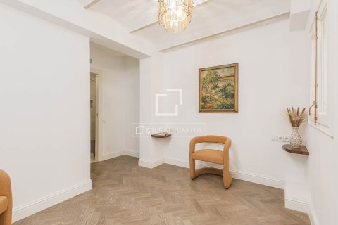 Huoneisto myytävänä Barcelona, Espanja, 3 makuuhuonetta, 119 m2 No. 192776 - kuva 22