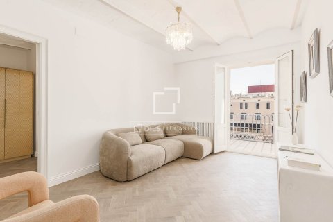 Huoneisto myytävänä Barcelona, Espanja, 3 makuuhuonetta, 119 m2 No. 192776 - kuva 2