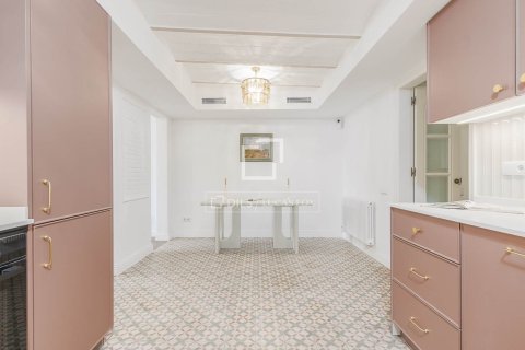 Huoneisto myytävänä Barcelona, Espanja, 3 makuuhuonetta, 119 m2 No. 192776 - kuva 19