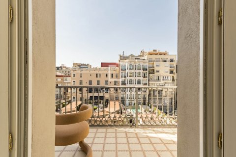 Huoneisto myytävänä Barcelona, Espanja, 3 makuuhuonetta, 119 m2 No. 192776 - kuva 7
