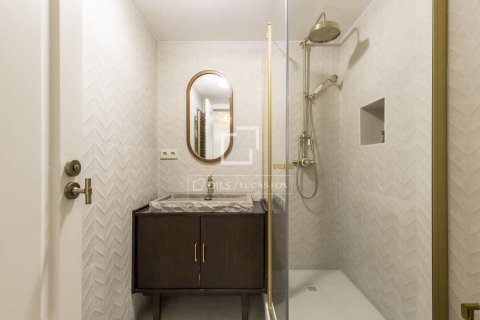 Huoneisto myytävänä Barcelona, Espanja, 3 makuuhuonetta, 119 m2 No. 192776 - kuva 25