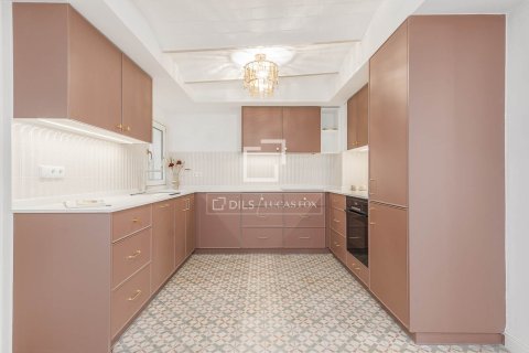 Huoneisto myytävänä Barcelona, Espanja, 3 makuuhuonetta, 119 m2 No. 192776 - kuva 16
