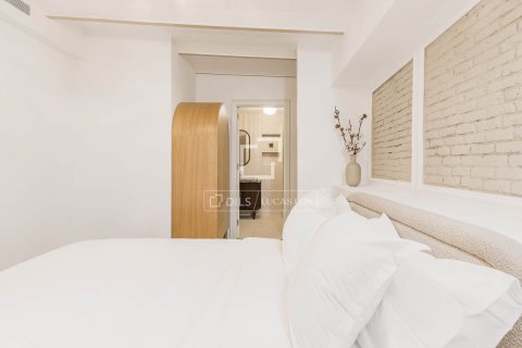 Huoneisto myytävänä Barcelona, Espanja, 3 makuuhuonetta, 119 m2 No. 192776 - kuva 29